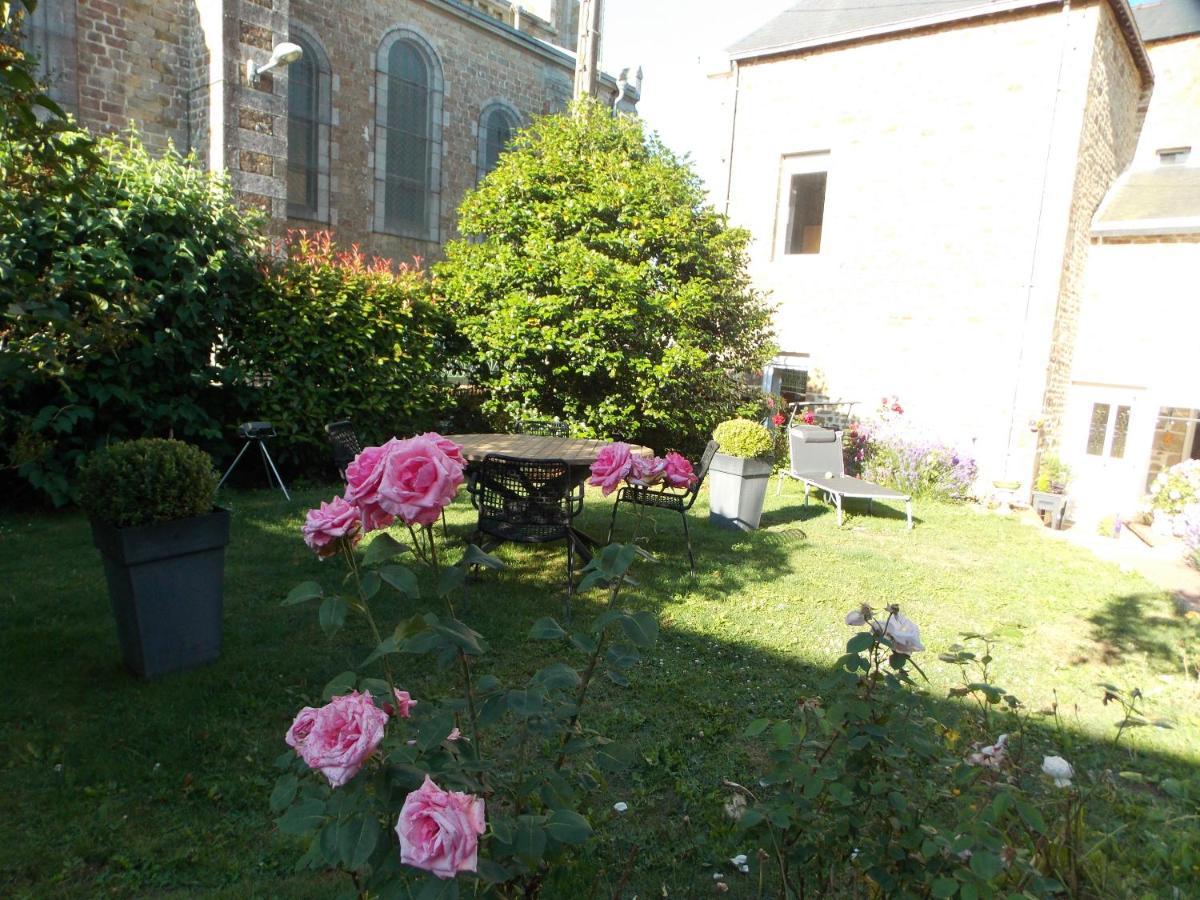 La Vie De Chateau En Toute Amitie Et Simplicite Montaudin Exterior foto